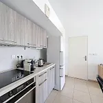 Avec Jardin Et Parking Privé à - Fr-1-770-61