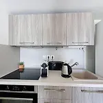 Avec Jardin Et Parking Privé à - Fr-1-770-61 * La Ciotat